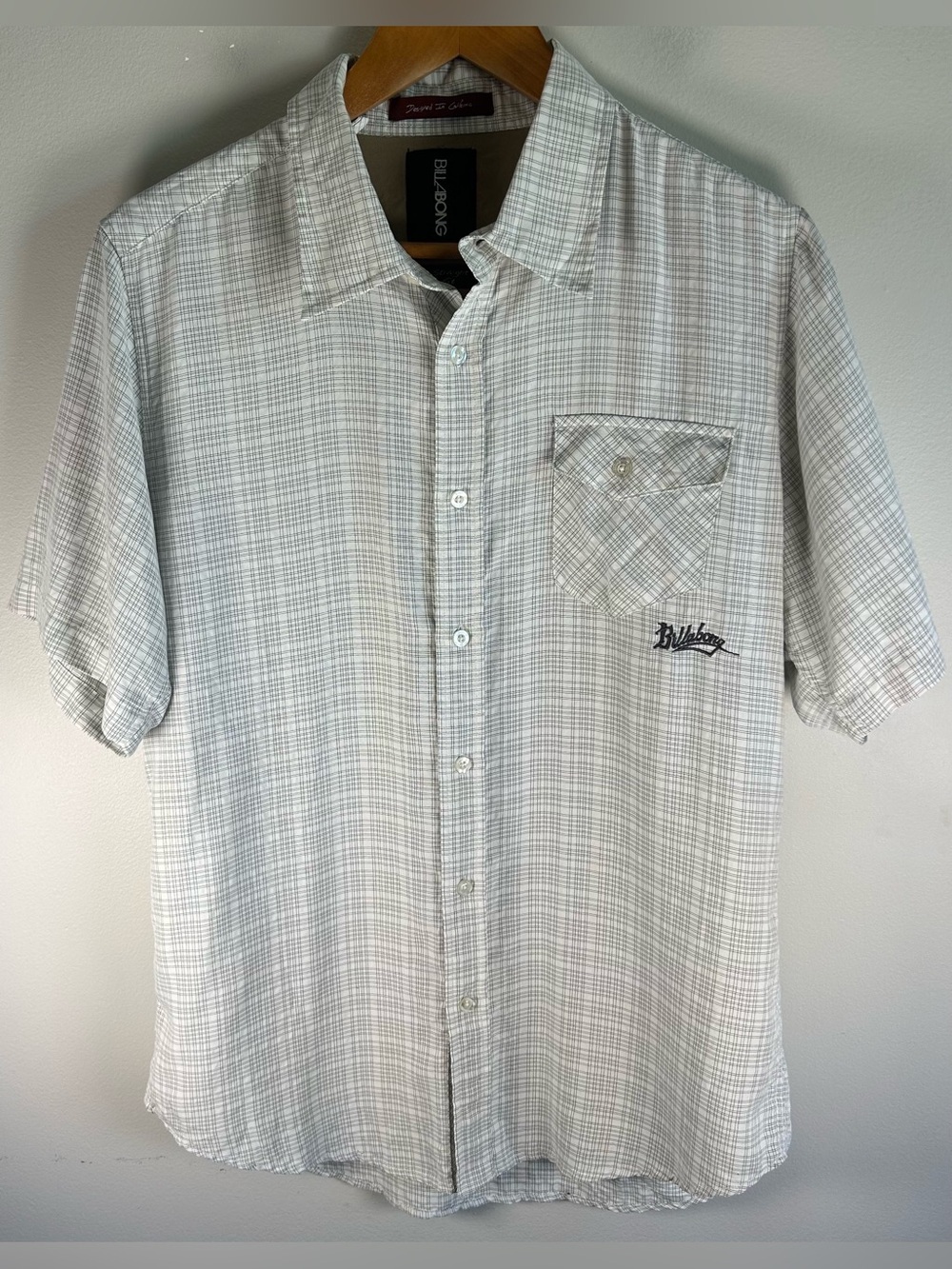 Vintage Billabong Men’s Button Up Shirt Size L Embroidered Logo Surf Style Cali